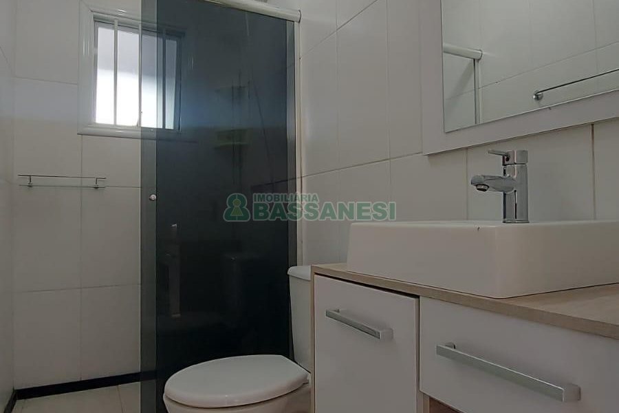 Sobrado com 57m², 2 dormitórios, 2 vagas, no bairro Santa Catarina em Caxias do Sul para Comprar