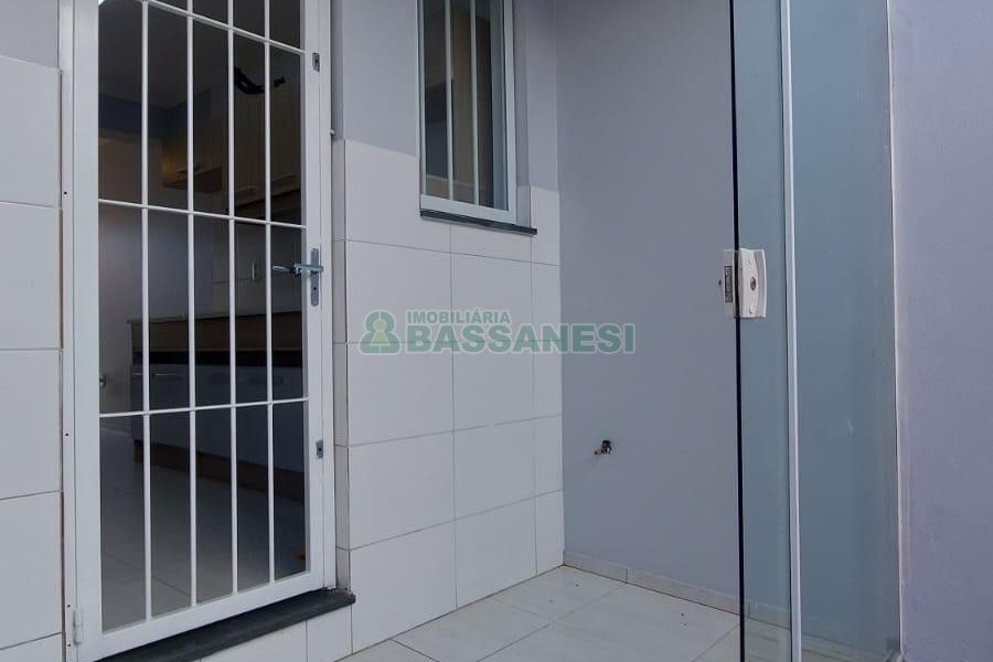 Sobrado com 57m², 2 dormitórios, 2 vagas, no bairro Santa Catarina em Caxias do Sul para Comprar