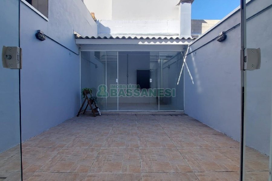 Sobrado com 57m², 2 dormitórios, 2 vagas, no bairro Santa Catarina em Caxias do Sul para Comprar