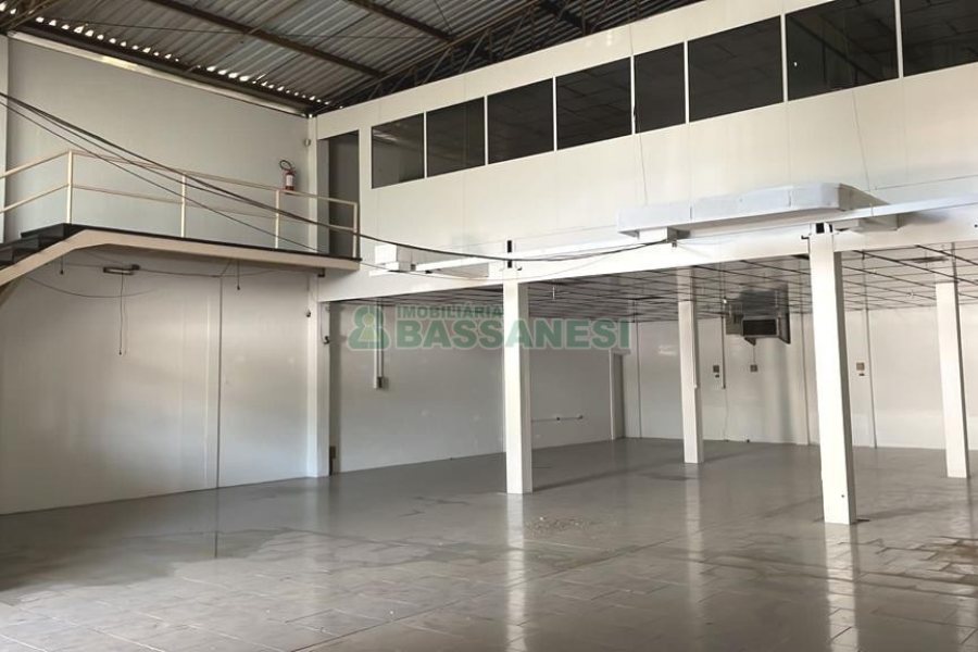 Pavilhão com 350m², no bairro Esplanada em Caxias do Sul para Alugar