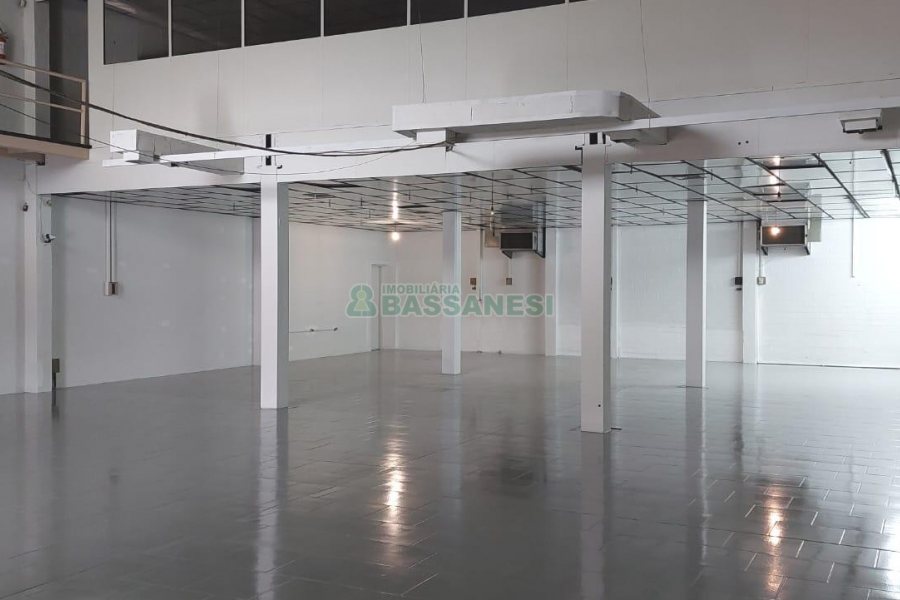 Pavilhão com 350m², no bairro Esplanada em Caxias do Sul para Alugar