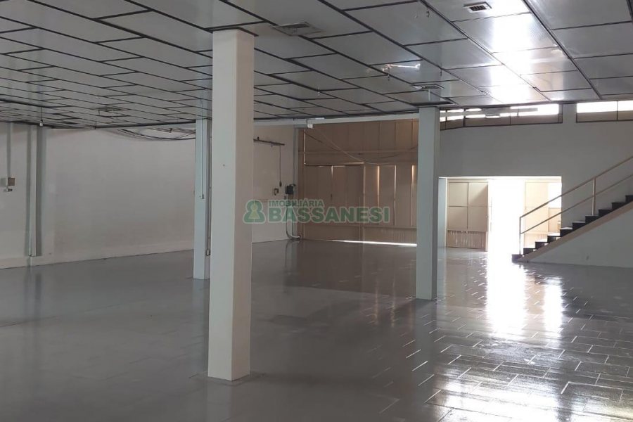 Pavilhão com 350m², no bairro Esplanada em Caxias do Sul para Alugar