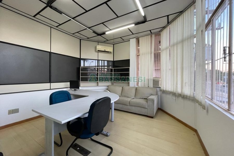 Pavilhão com 350m², no bairro Esplanada em Caxias do Sul para Alugar