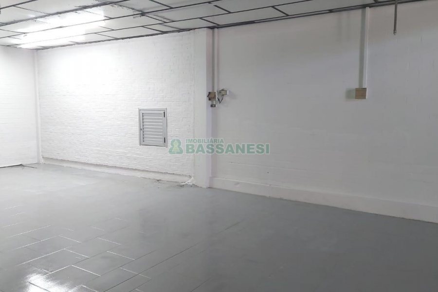 Pavilhão com 350m², no bairro Esplanada em Caxias do Sul para Alugar