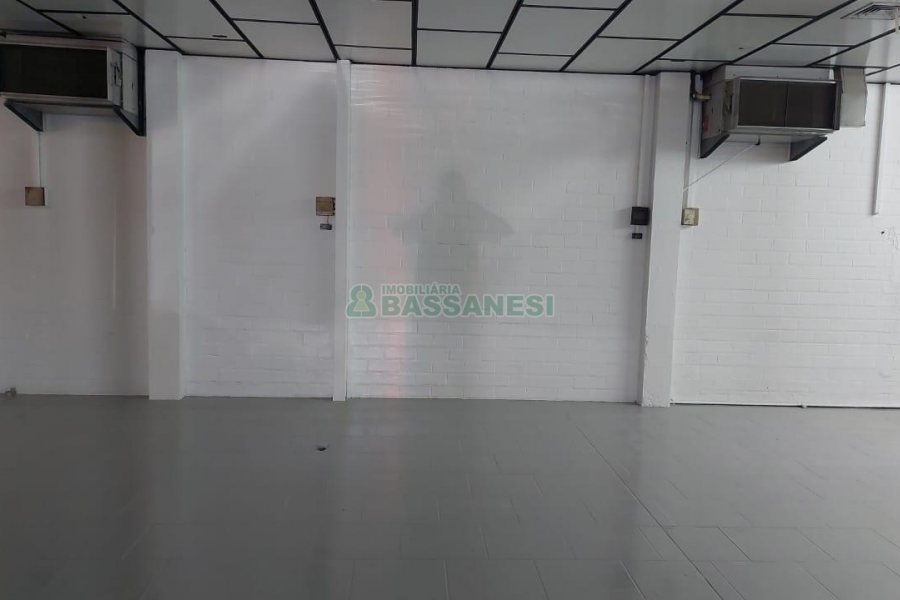 Pavilhão com 350m², no bairro Esplanada em Caxias do Sul para Alugar