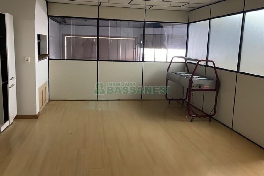 Pavilhão com 350m², no bairro Esplanada em Caxias do Sul para Alugar