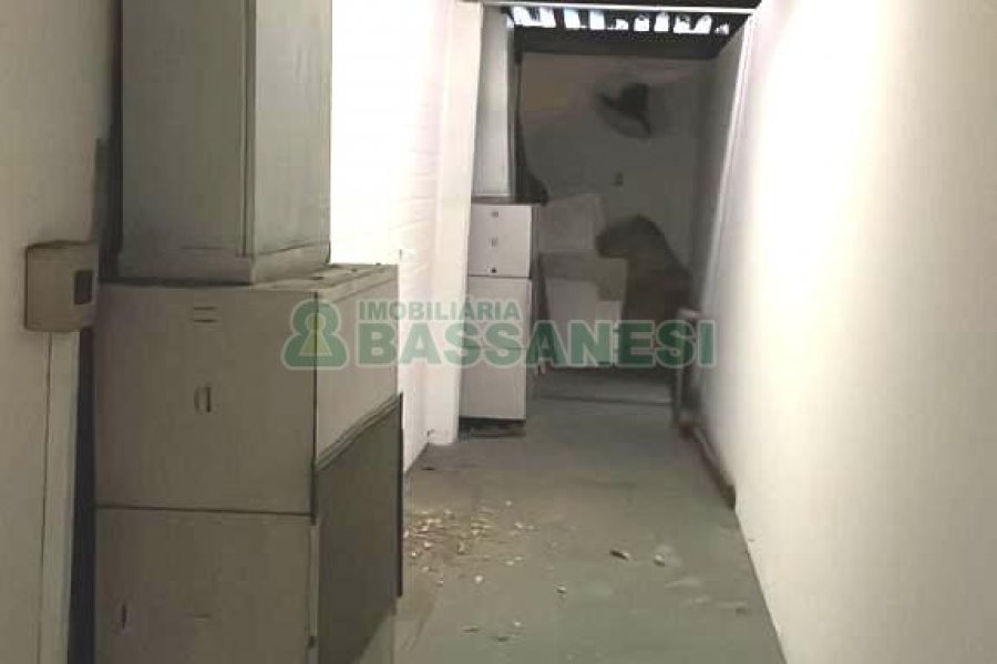 Pavilhão com 350m², no bairro Esplanada em Caxias do Sul para Alugar