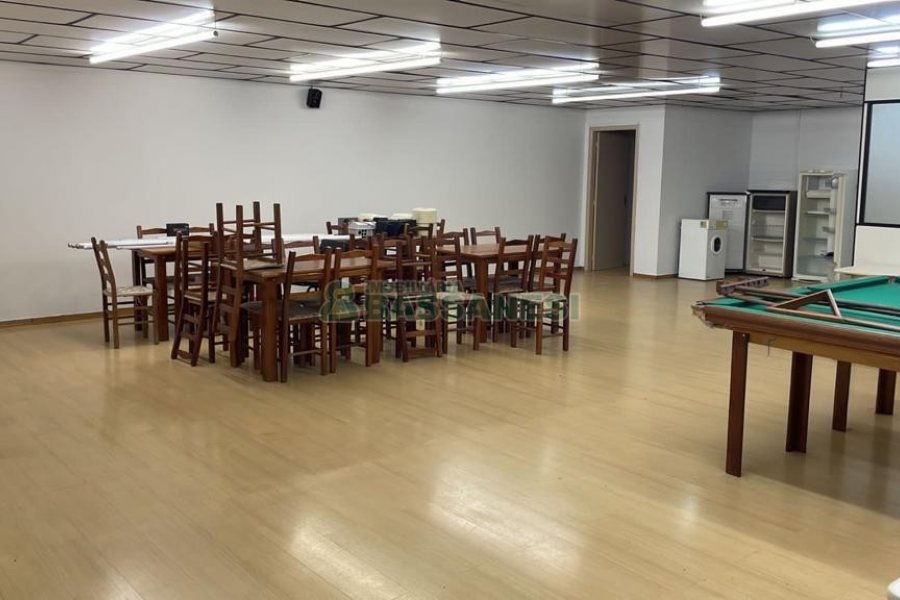 Pavilhão com 350m², no bairro Esplanada em Caxias do Sul para Alugar
