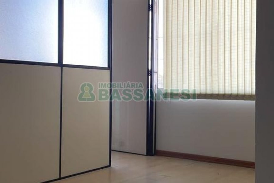 Pavilhão com 350m², no bairro Esplanada em Caxias do Sul para Alugar
