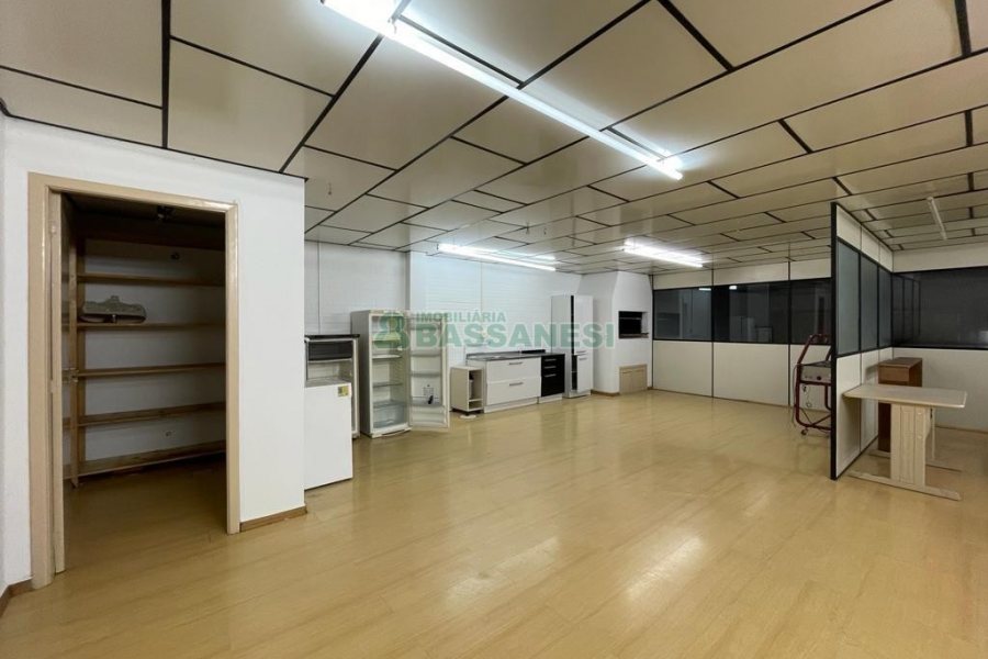 Pavilhão com 350m², no bairro Esplanada em Caxias do Sul para Alugar