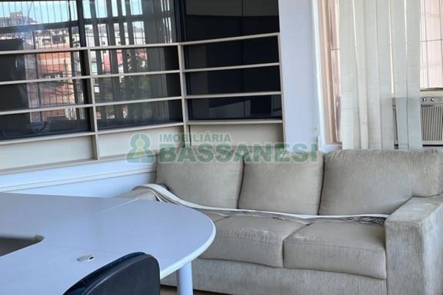 Pavilhão com 350m², no bairro Esplanada em Caxias do Sul para Alugar