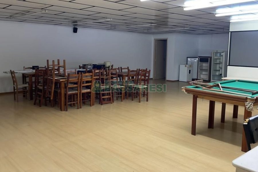 Pavilhão com 350m², no bairro Esplanada em Caxias do Sul para Alugar
