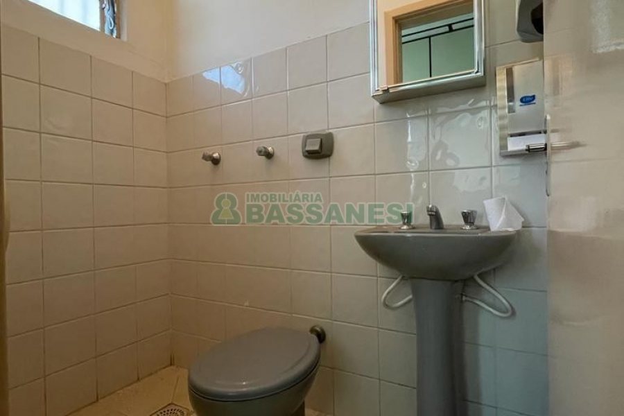 Pavilhão com 350m², no bairro Esplanada em Caxias do Sul para Alugar