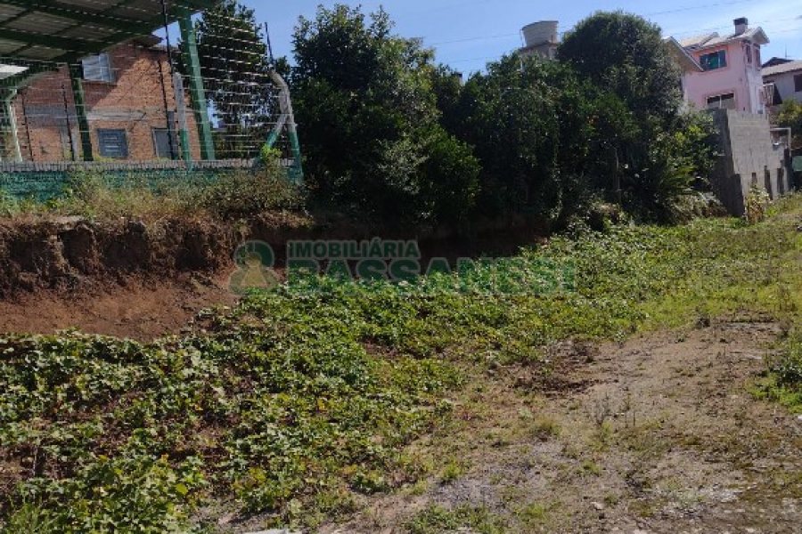 Terreno com 540m², no bairro Charqueadas em Caxias do Sul para Comprar