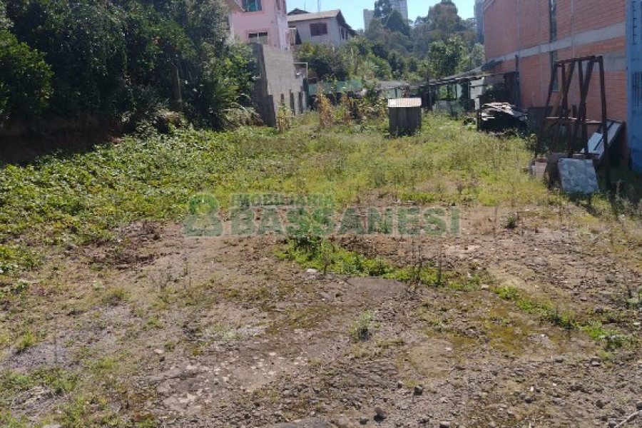 Terreno com 540m², no bairro Charqueadas em Caxias do Sul para Comprar