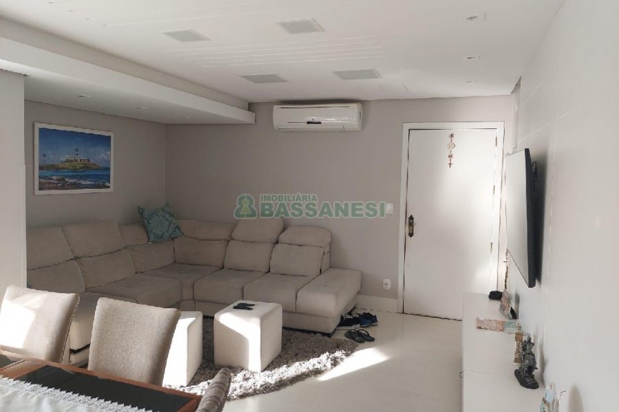 Apto Mobiliado com 117m², 3 dormitórios, 2 vagas, no bairro Cruzeiro em Caxias do Sul para Comprar