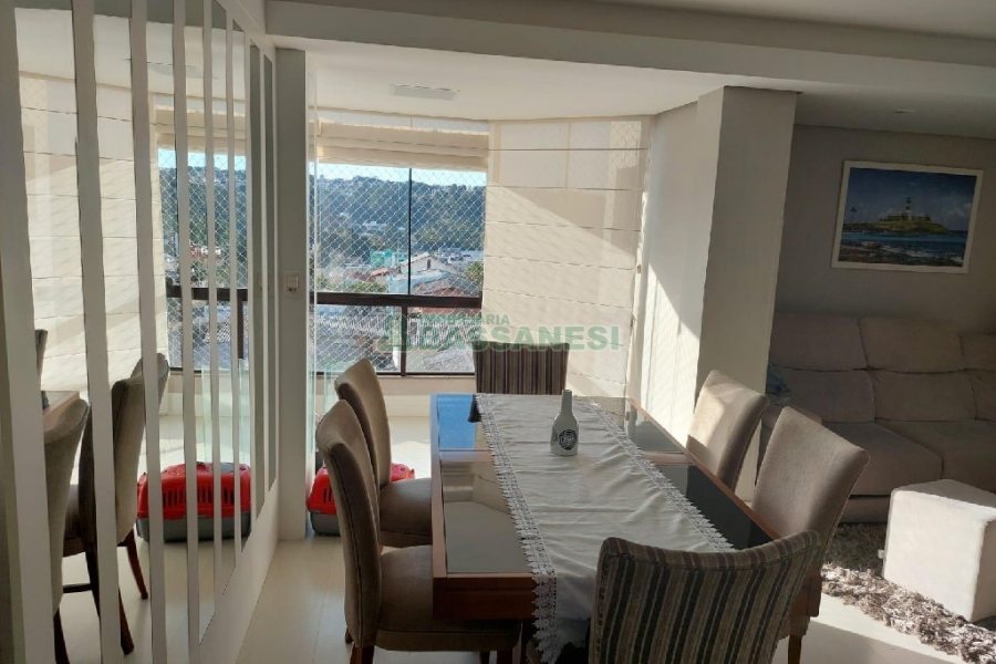 Apto Mobiliado com 117m², 3 dormitórios, 2 vagas, no bairro Cruzeiro em Caxias do Sul para Comprar