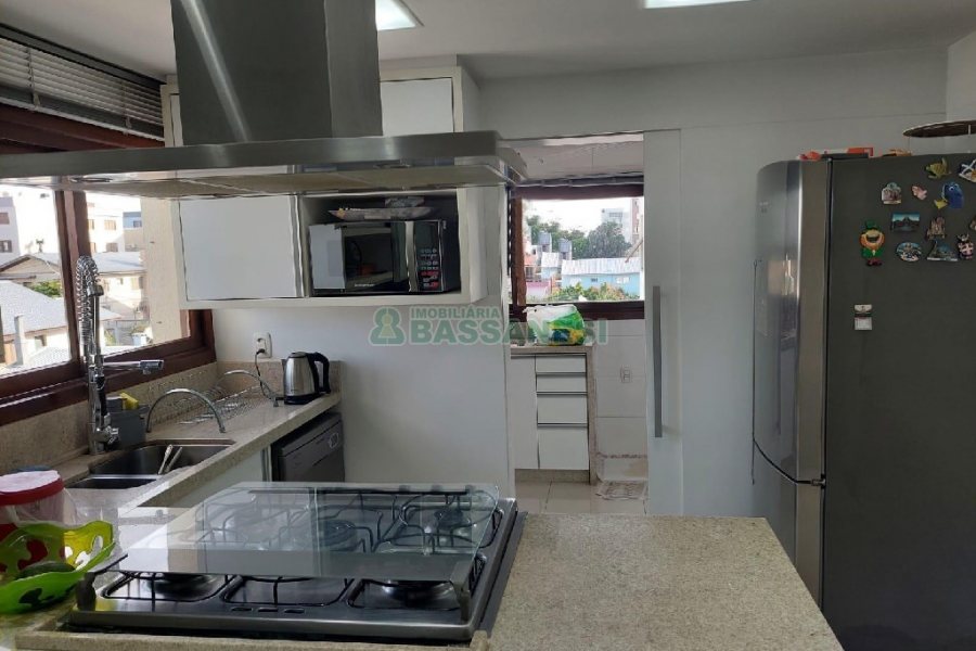 Apto Mobiliado com 117m², 3 dormitórios, 2 vagas, no bairro Cruzeiro em Caxias do Sul para Comprar