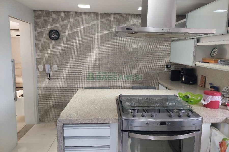 Apto Mobiliado com 117m², 3 dormitórios, 2 vagas, no bairro Cruzeiro em Caxias do Sul para Comprar