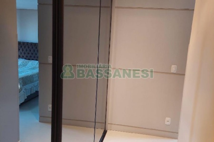 Apto Mobiliado com 117m², 3 dormitórios, 2 vagas, no bairro Cruzeiro em Caxias do Sul para Comprar