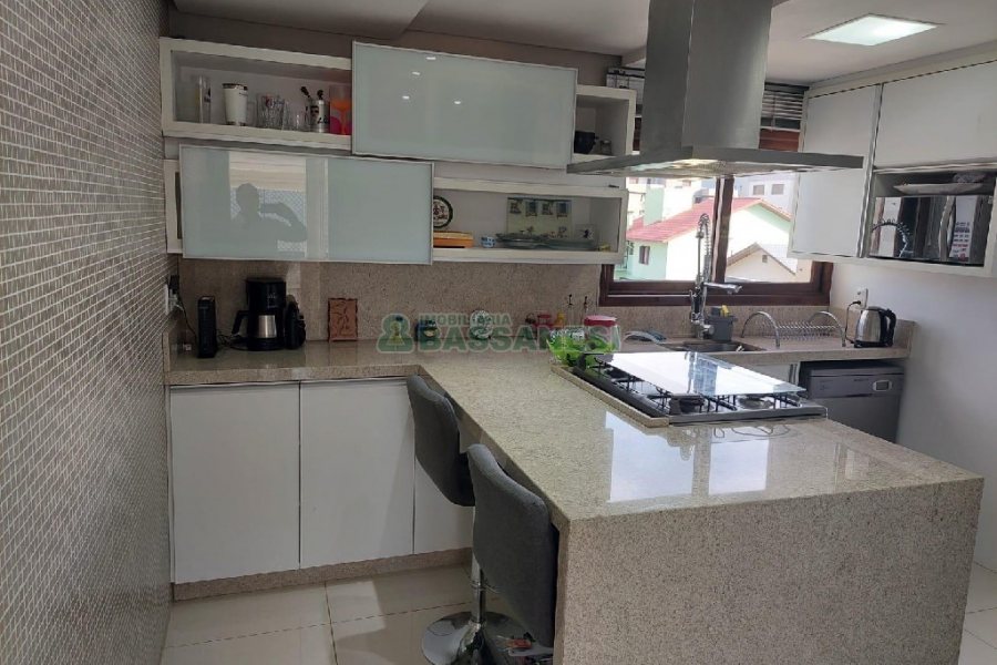 Apto Mobiliado com 117m², 3 dormitórios, 2 vagas, no bairro Cruzeiro em Caxias do Sul para Comprar