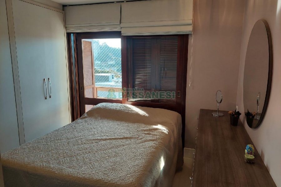 Apto Mobiliado com 117m², 3 dormitórios, 2 vagas, no bairro Cruzeiro em Caxias do Sul para Comprar