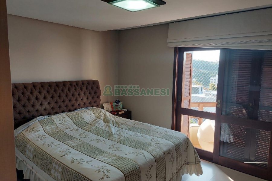 Apto Mobiliado com 117m², 3 dormitórios, 2 vagas, no bairro Cruzeiro em Caxias do Sul para Comprar