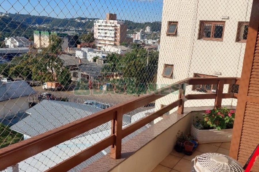 Apto Mobiliado com 117m², 3 dormitórios, 2 vagas, no bairro Cruzeiro em Caxias do Sul para Comprar