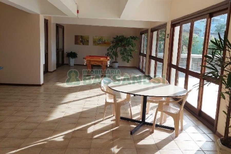 Apto Mobiliado com 117m², 3 dormitórios, 2 vagas, no bairro Cruzeiro em Caxias do Sul para Comprar