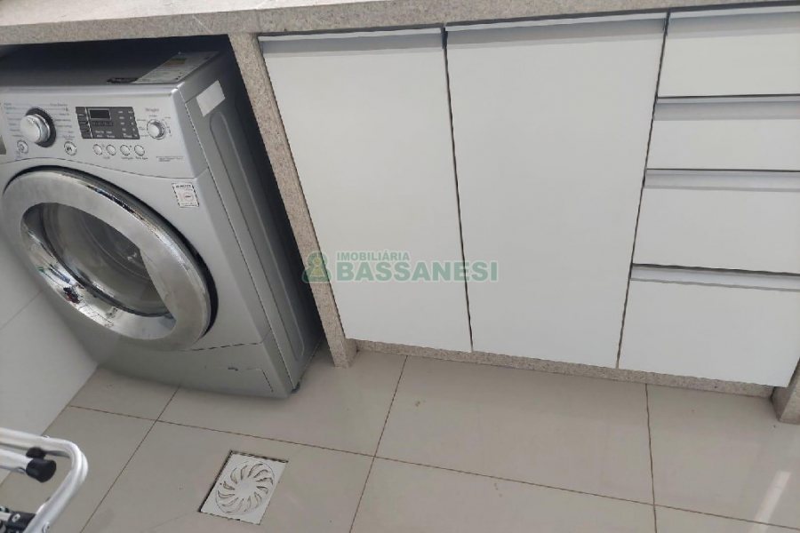 Apto Mobiliado com 117m², 3 dormitórios, 2 vagas, no bairro Cruzeiro em Caxias do Sul para Comprar