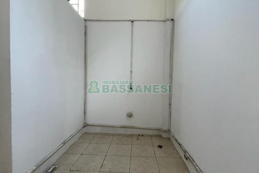 Loja com 190m², no bairro Jardelino Ramos em Caxias do Sul para Alugar