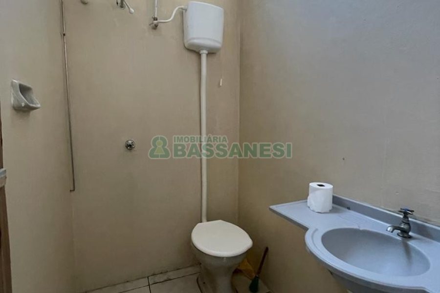 Loja com 190m², no bairro Jardelino Ramos em Caxias do Sul para Alugar