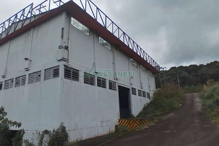 Pavilhão, no bairro Jardim Iracema em Caxias do Sul para Comprar