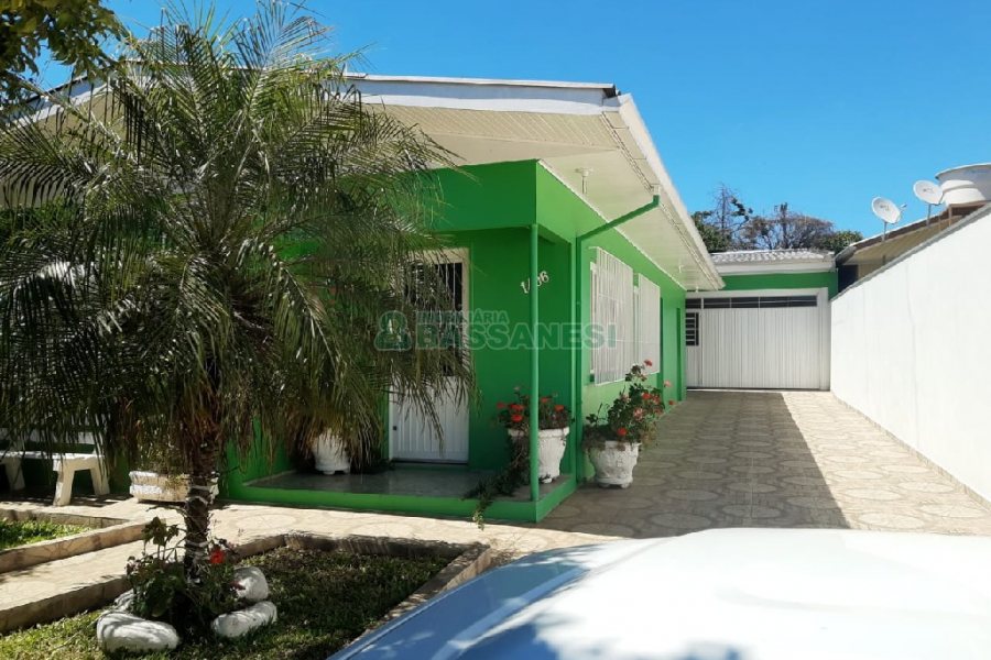 Casa com 161m², 3 dormitórios, 2 vagas, no bairro Nossa Senhora de Fátima em Caxias do Sul para Comprar