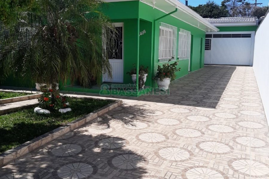 Casa com 161m², 3 dormitórios, 2 vagas, no bairro Nossa Senhora de Fátima em Caxias do Sul para Comprar