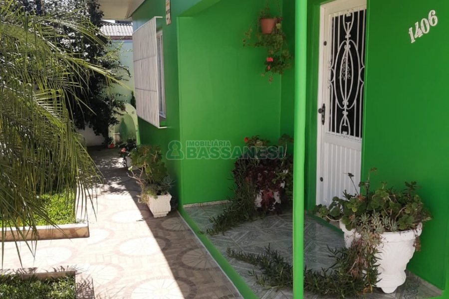 Casa com 161m², 3 dormitórios, 2 vagas, no bairro Nossa Senhora de Fátima em Caxias do Sul para Comprar