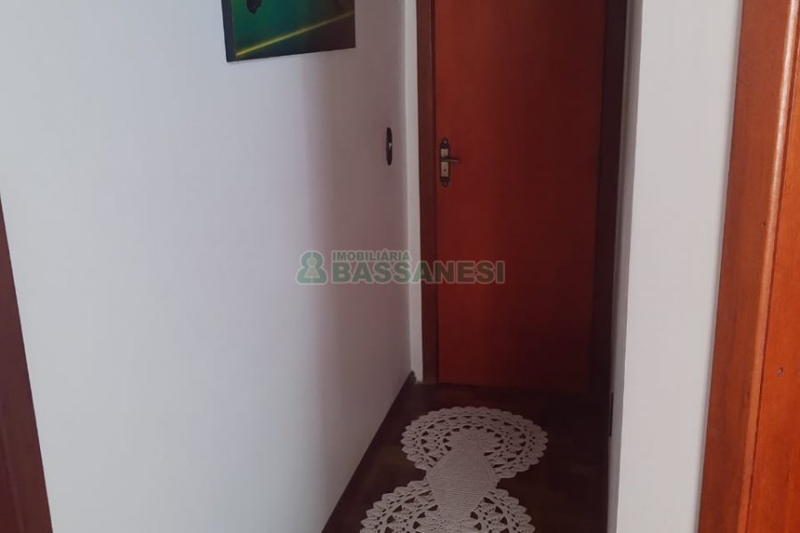 Casa com 161m², 3 dormitórios, 2 vagas, no bairro Nossa Senhora de Fátima em Caxias do Sul para Comprar