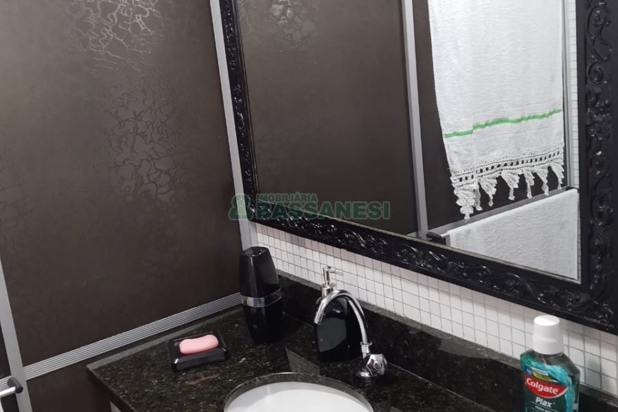 Casa com 161m², 3 dormitórios, 2 vagas, no bairro Nossa Senhora de Fátima em Caxias do Sul para Comprar