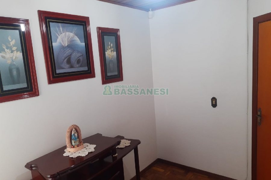 Casa com 161m², 3 dormitórios, 2 vagas, no bairro Nossa Senhora de Fátima em Caxias do Sul para Comprar