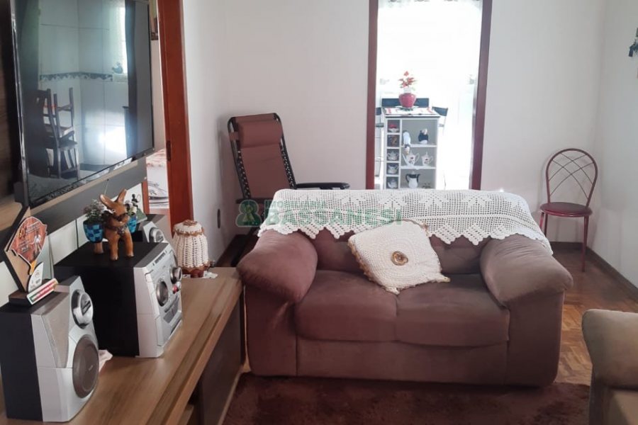 Casa com 161m², 3 dormitórios, 2 vagas, no bairro Nossa Senhora de Fátima em Caxias do Sul para Comprar