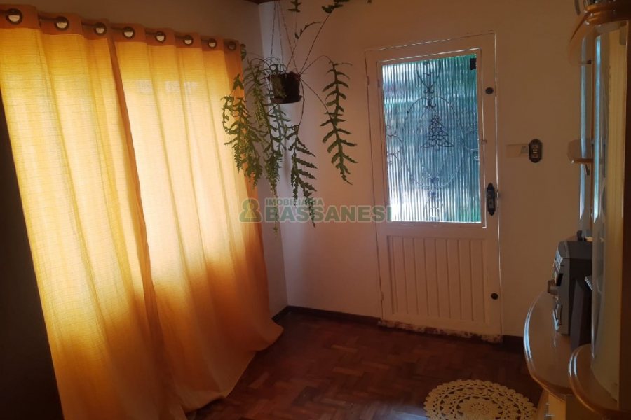 Casa com 161m², 3 dormitórios, 2 vagas, no bairro Nossa Senhora de Fátima em Caxias do Sul para Comprar