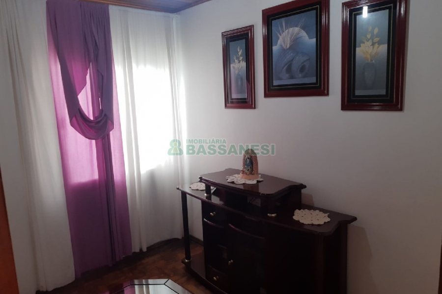 Casa com 161m², 3 dormitórios, 2 vagas, no bairro Nossa Senhora de Fátima em Caxias do Sul para Comprar
