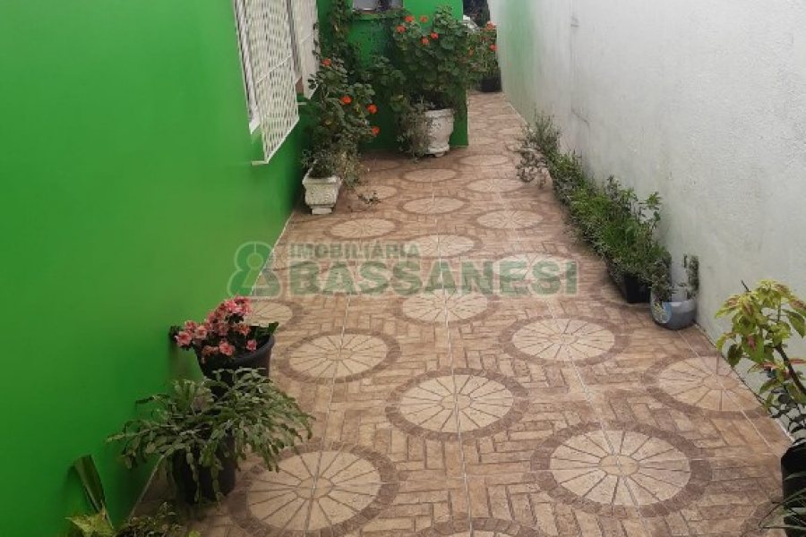 Casa com 161m², 3 dormitórios, 2 vagas, no bairro Nossa Senhora de Fátima em Caxias do Sul para Comprar