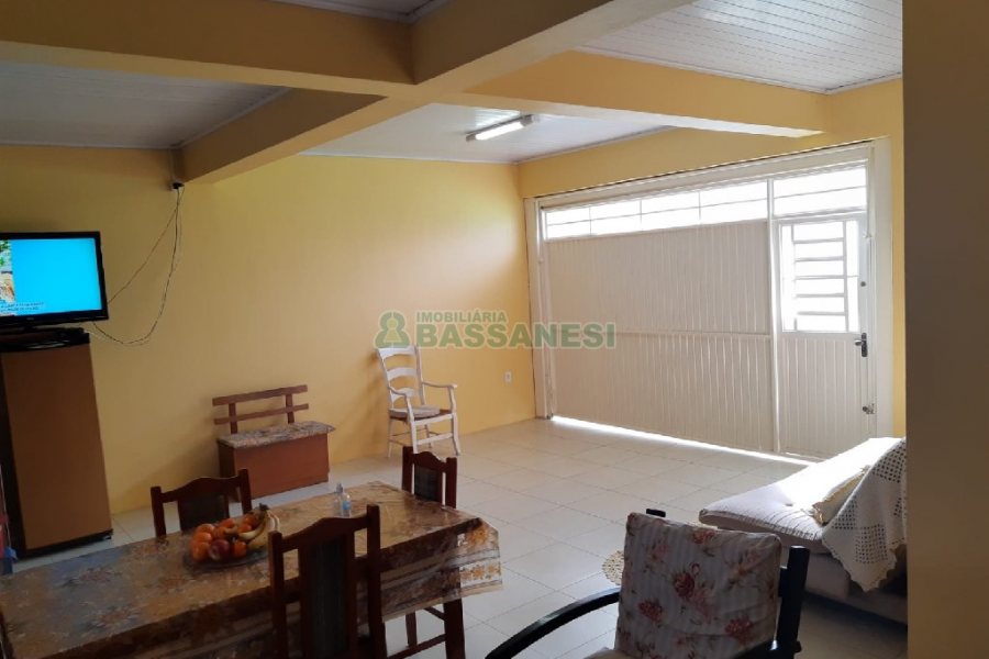 Casa com 161m², 3 dormitórios, 2 vagas, no bairro Nossa Senhora de Fátima em Caxias do Sul para Comprar