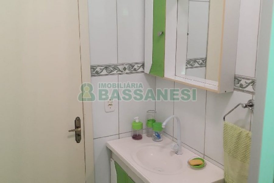Casa com 161m², 3 dormitórios, 2 vagas, no bairro Nossa Senhora de Fátima em Caxias do Sul para Comprar