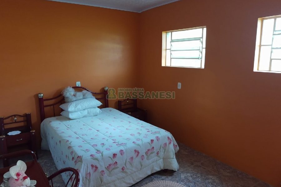 Casa com 161m², 3 dormitórios, 2 vagas, no bairro Nossa Senhora de Fátima em Caxias do Sul para Comprar