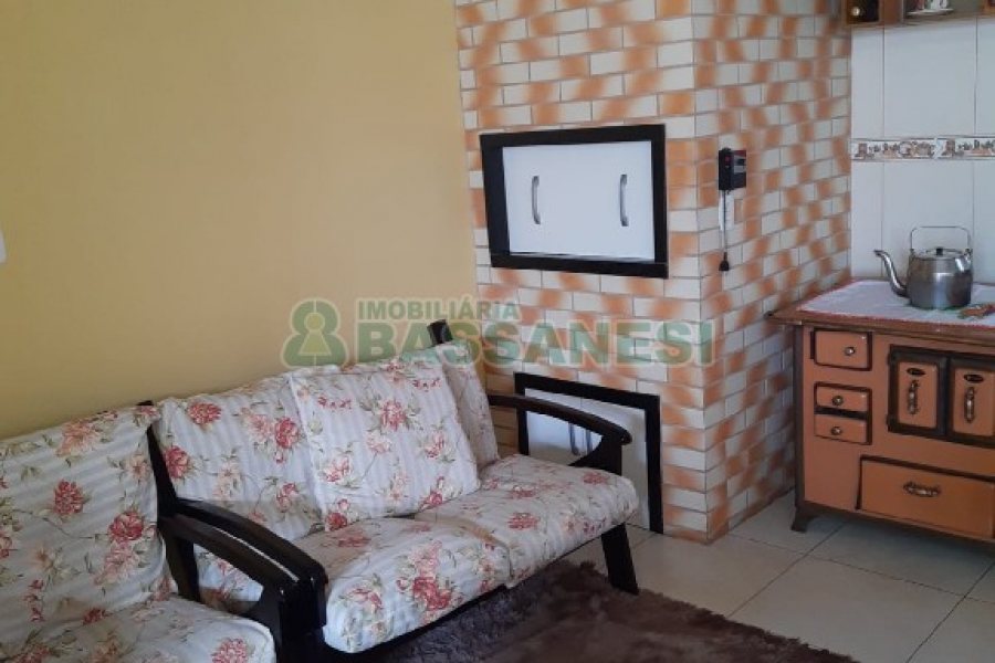 Casa com 161m², 3 dormitórios, 2 vagas, no bairro Nossa Senhora de Fátima em Caxias do Sul para Comprar