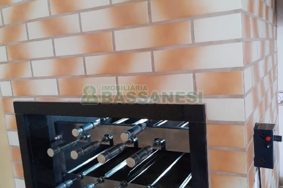 Casa com 161m², 3 dormitórios, 2 vagas, no bairro Nossa Senhora de Fátima em Caxias do Sul para Comprar