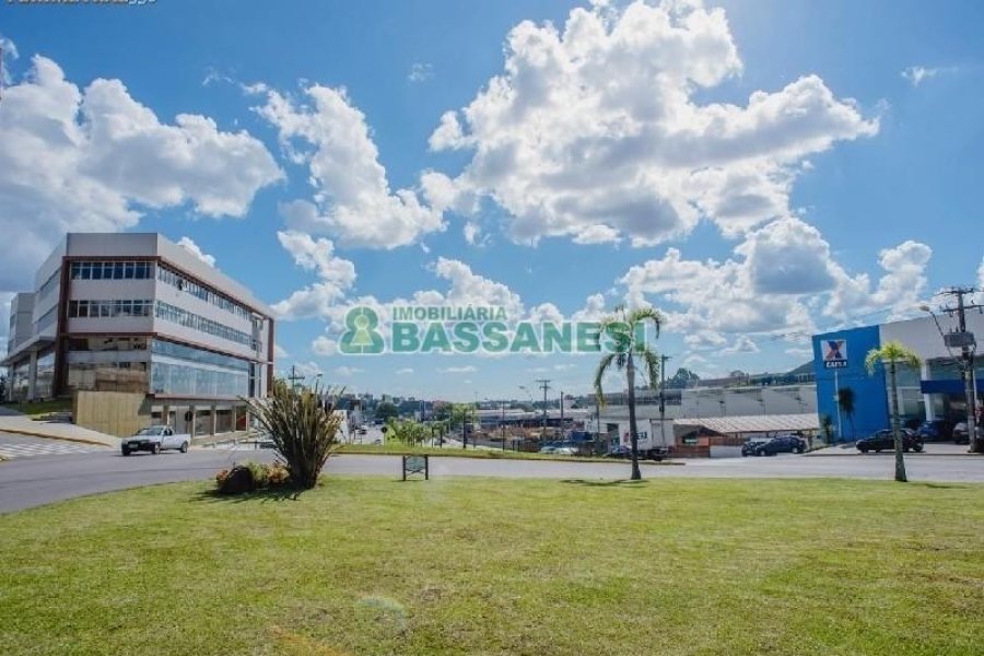 Sala com 1000m², no bairro Sagrada Família em Caxias do Sul para Alugar