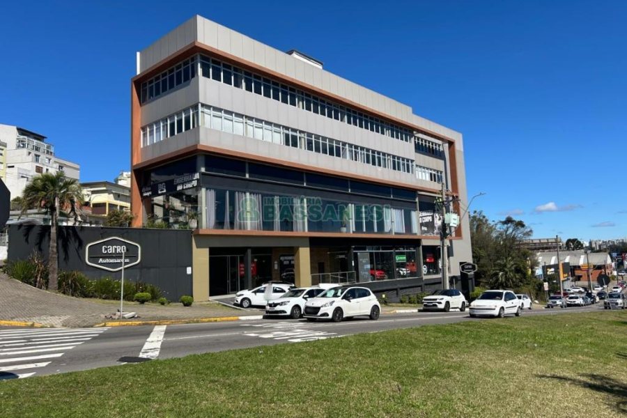 Sala com 1000m², no bairro Sagrada Família em Caxias do Sul para Alugar